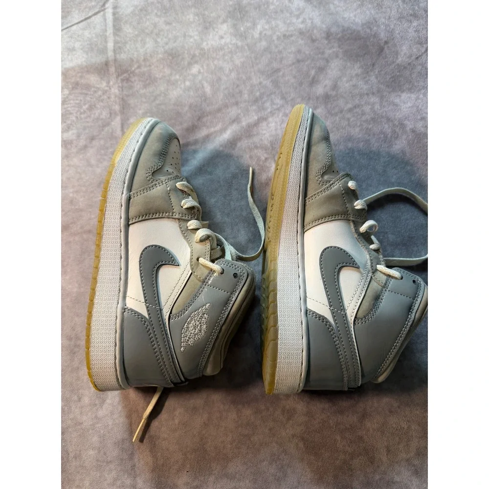 Nike Air Jordan 1 Mid Grey Sage Green White Sneakers 554724-083 Mens Size 10.5